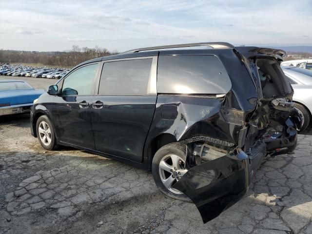 2018 Toyota Sienna LE