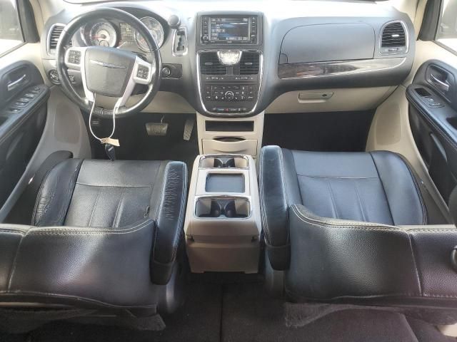 2014 Chrysler Town & Country Touring L