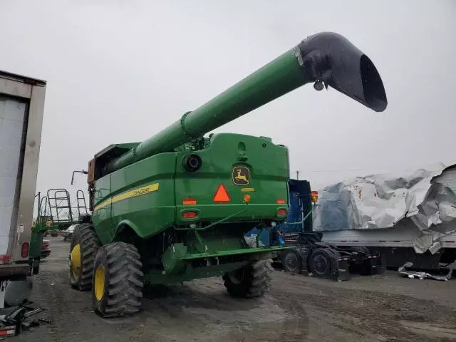 2017 John Deere S670