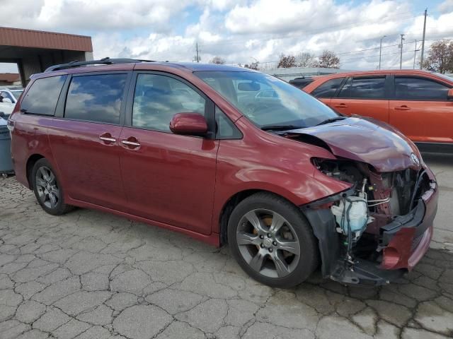 2015 Toyota Sienna Sport