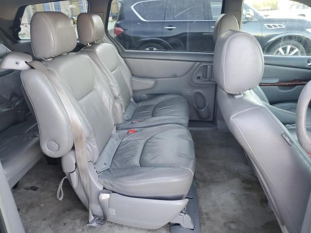 2005 Toyota Sienna XLE