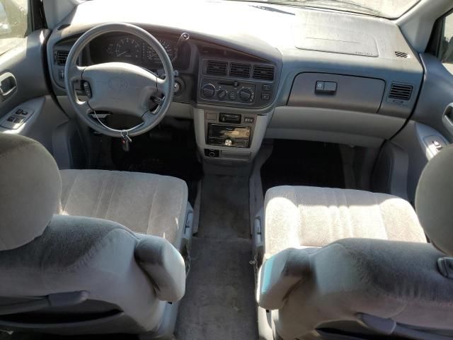 2000 Toyota Sienna LE