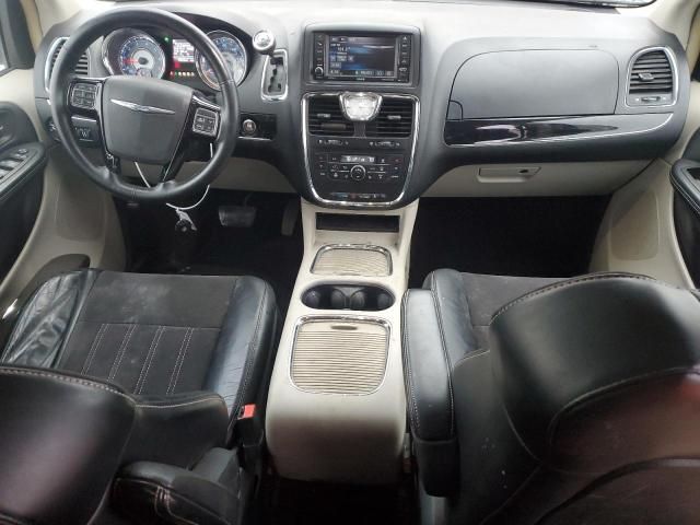 2014 Chrysler Town & Country Touring L