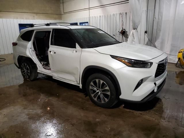 2022 Toyota Highlander Hybrid XLE