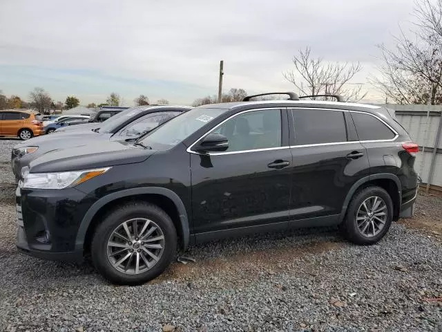 2019 Toyota Highlander SE