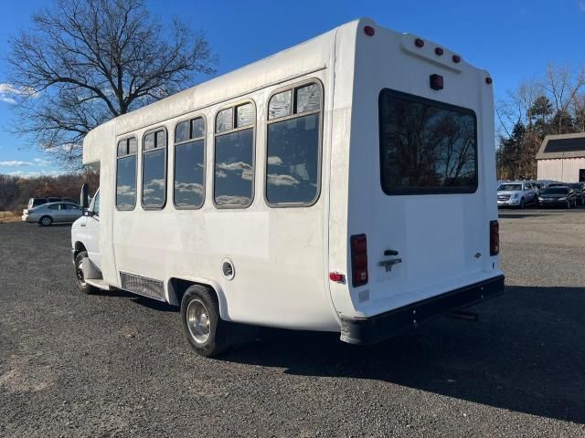 2008 Ford Econoline E350 Super Duty Cutaway Van