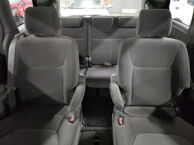 2004 Toyota Sienna CE