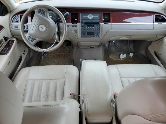 2004 Lincoln Town Car Executive