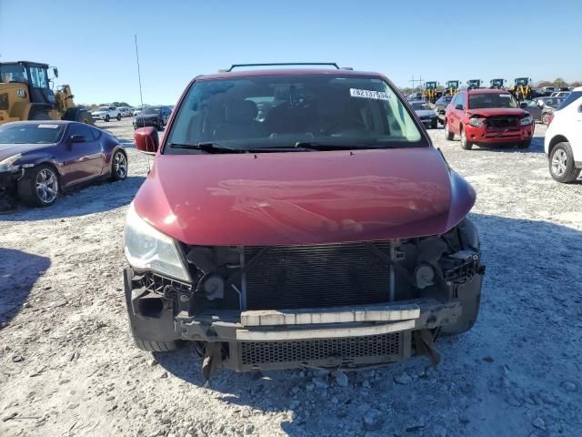 2011 Volkswagen Routan SE