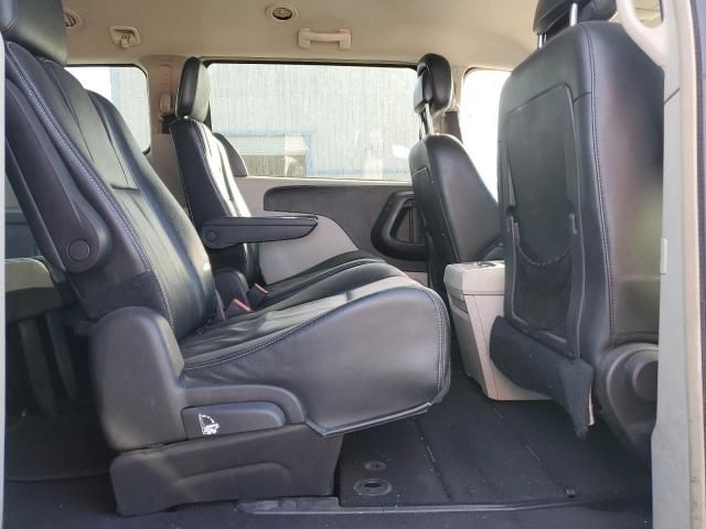 2016 Chrysler Town & Country Touring