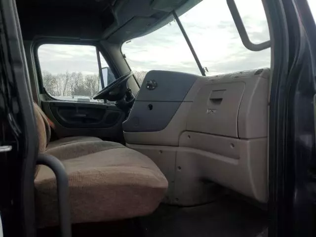 2017 Freightliner Cascadia 125