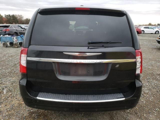 2014 Chrysler Town & Country S