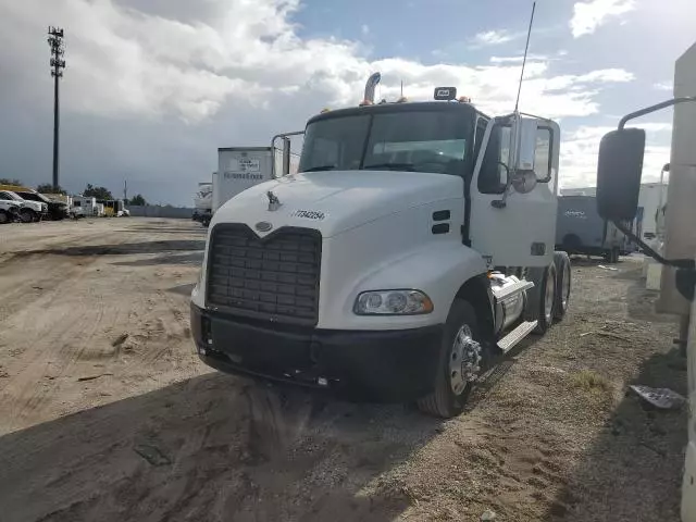 2006 Mack 600 CXN600