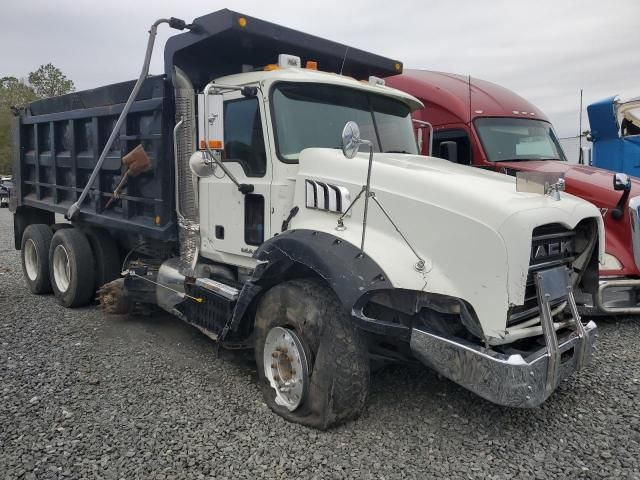 2015 Mack 800 GU800