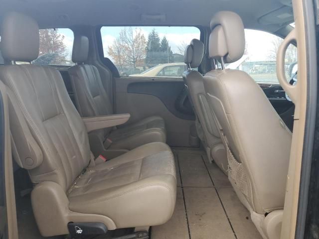 2011 Chrysler Town & Country Touring L