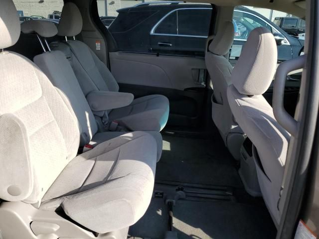 2016 Toyota Sienna LE