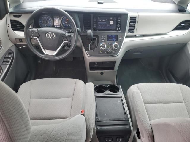 2018 Toyota Sienna LE