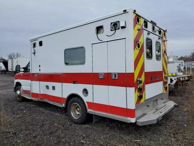 2012 Ford Econoline E450 Super Duty Cutaway Van