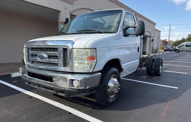 2010 Ford Econoline E350 Super Duty Cutaway Van