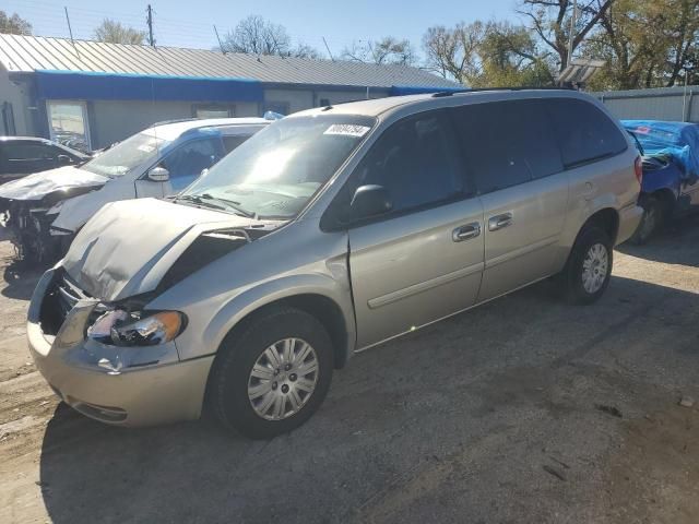 2006 Chrysler Town & Country LX