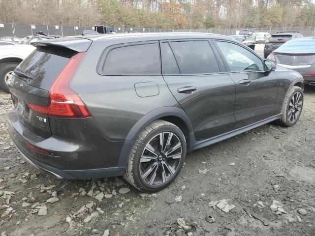 2021 Volvo V60 Cross Country T5 Momentum