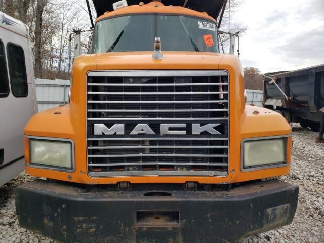 2000 Mack 700 CL700