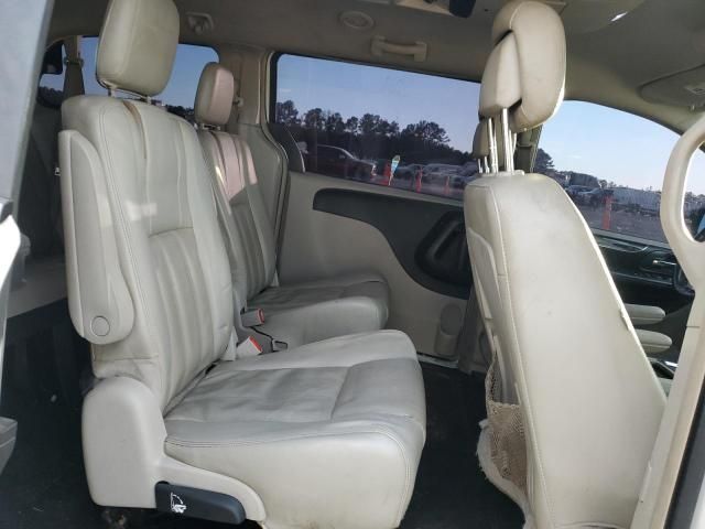 2013 Chrysler Town & Country Touring