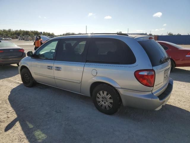 2007 Chrysler Town & Country LX