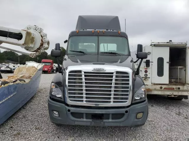 2016 Freightliner Cascadia 125