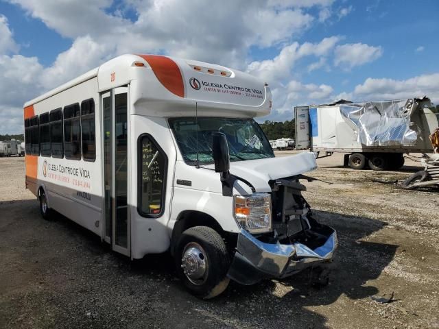 2023 Ford Econoline E450 Super Duty Cutaway Van