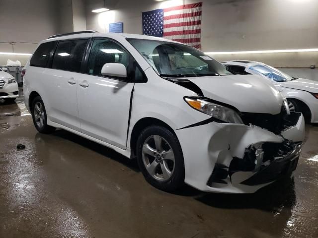 2018 Toyota Sienna LE