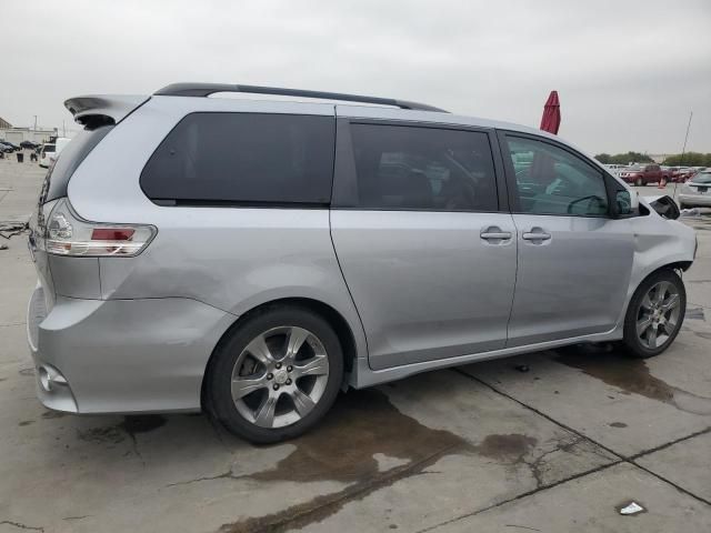 2011 Toyota Sienna Sport