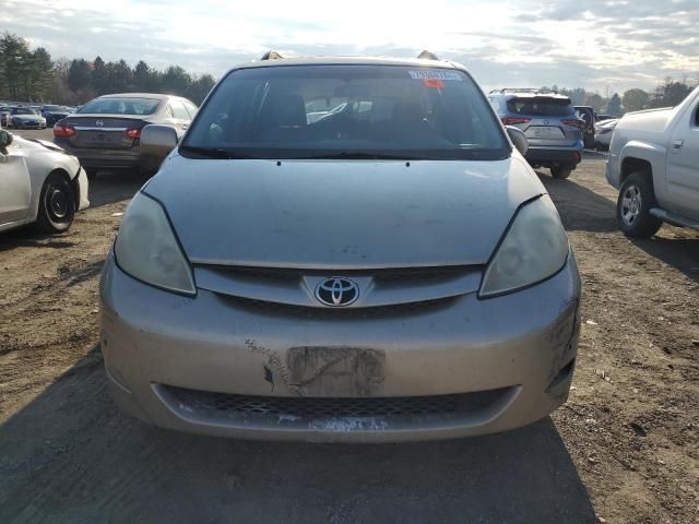 2010 Toyota Sienna XLE