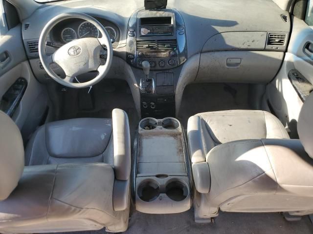 2004 Toyota Sienna CE