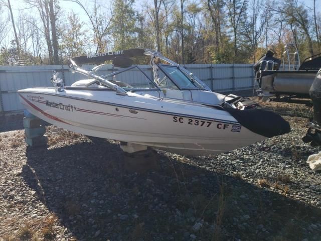 2011 Mastercraft Craft Boat