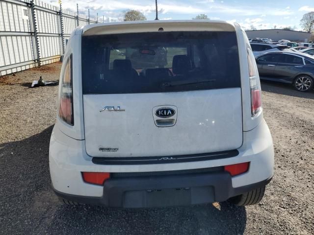 2010 KIA Soul +