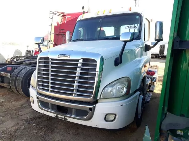 2011 Freightliner Cascadia 125