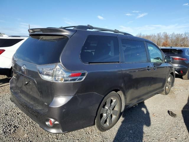 2011 Toyota Sienna Sport