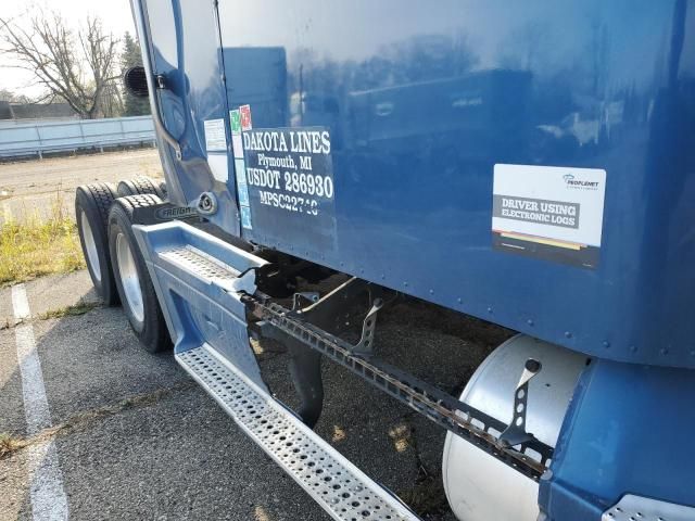 2007 Freightliner Conventional Columbia