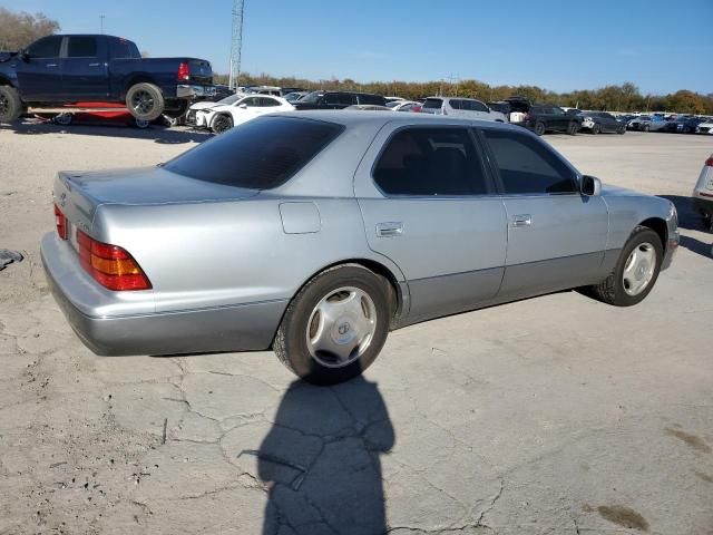 2000 Lexus LS 400