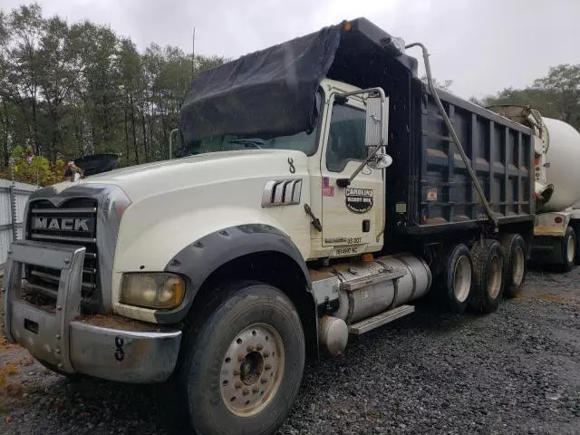 2008 Mack 700 GU700