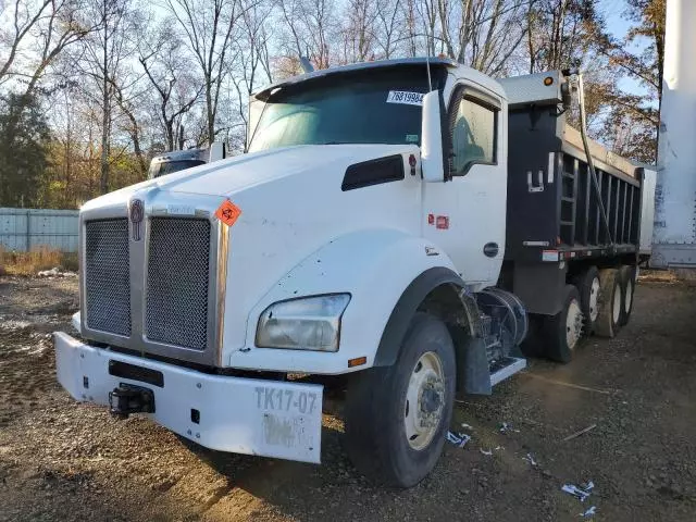 2018 Kenworth Construction T880