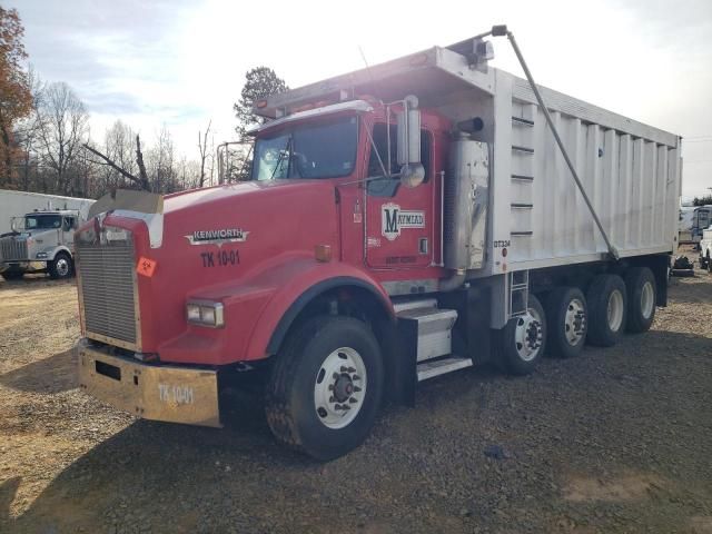 2002 Kenworth Construction T800