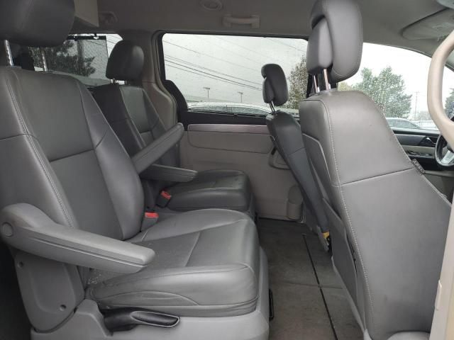 2012 Volkswagen Routan SE