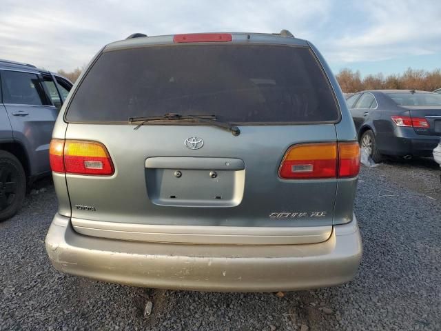 1999 Toyota Sienna LE