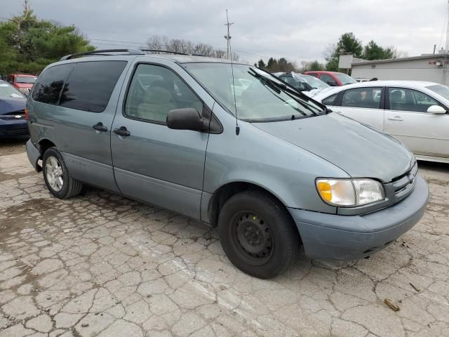 2000 Toyota Sienna LE