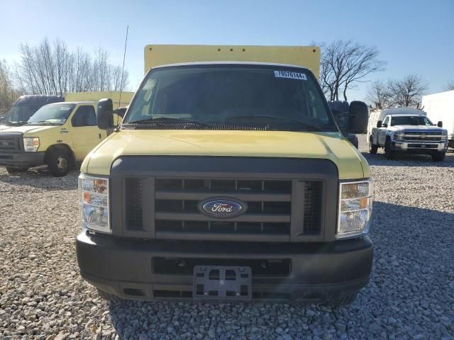 2018 Ford Econoline E450 Super Duty Cutaway Van