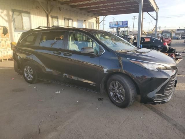 2021 Toyota Sienna LE