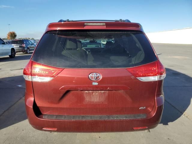 2013 Toyota Sienna XLE