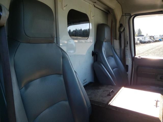 2012 Ford Econoline E350 Super Duty Cutaway Van